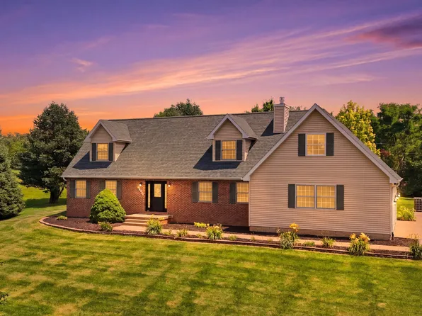 2237 Hickory Hills Rd, Muscatine, IA 52761