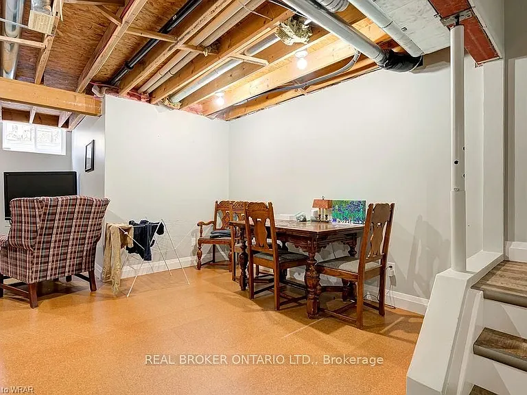 555 Mariner Dr — Photo 29