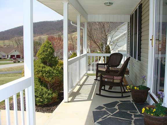 3rd image of 846 Brookfield Ln