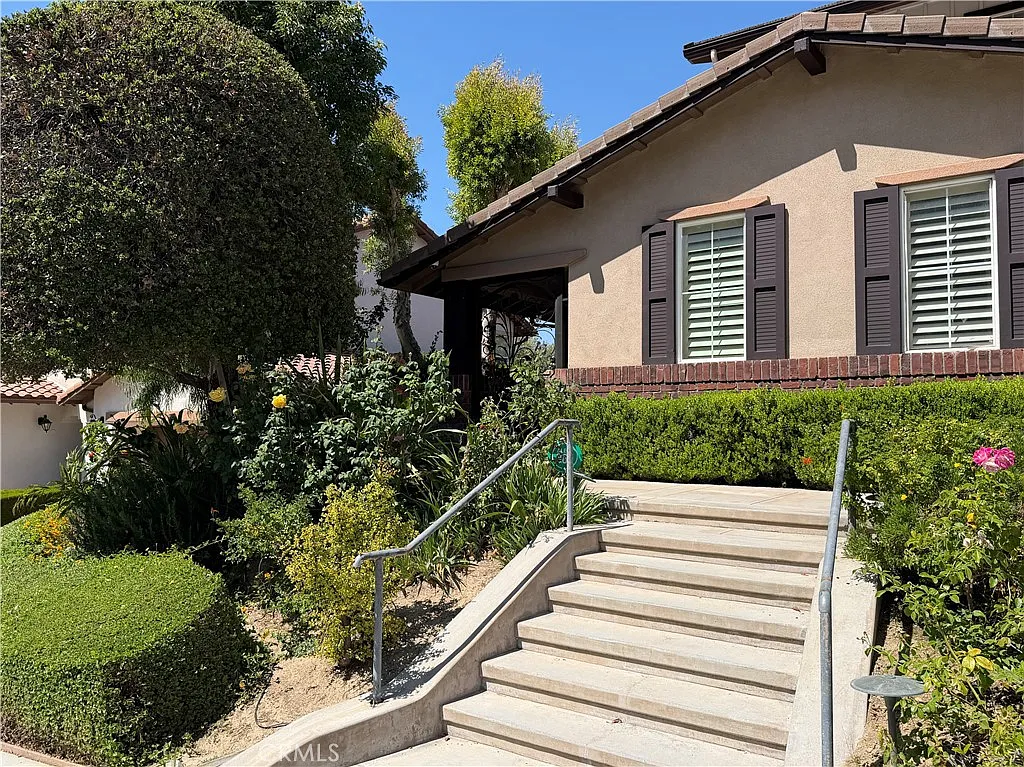 4 bed, 2764 sqft, $4,500 — Photo 2