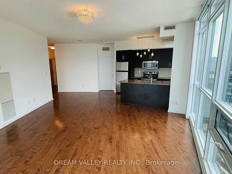 65 Bremner Blvd #3908 — Photo 4
