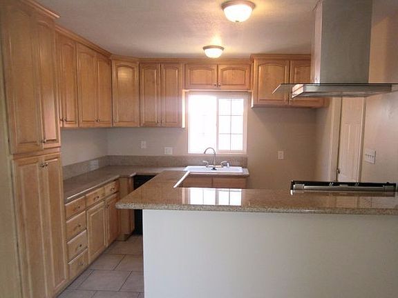2nd image of 915 N Glenn Ave