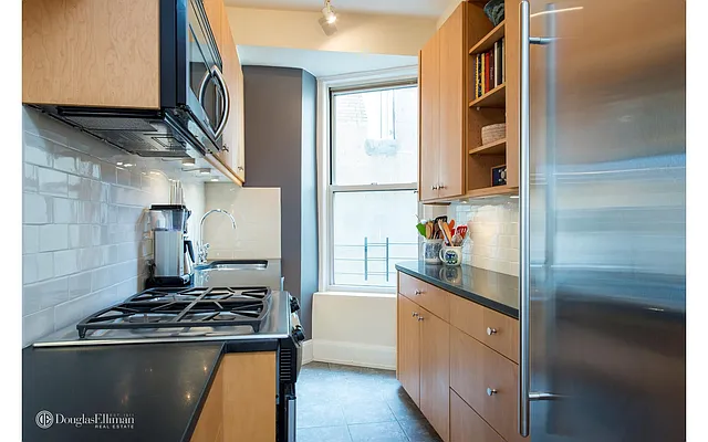 Sold by Douglas Elliman | media 24