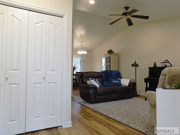 4th image of 4189 E 460 N