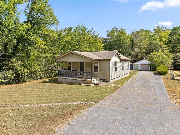 2nd image of 4026 Denham Rd