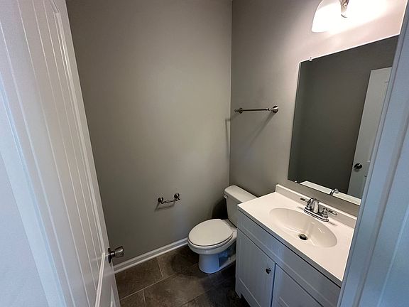 5th image of 390 Armstrong St #B
