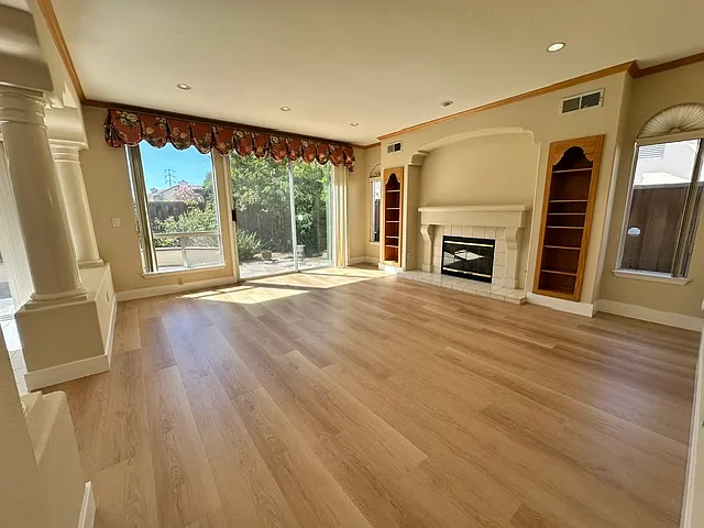 353 Silverlake Ct — Photo 3