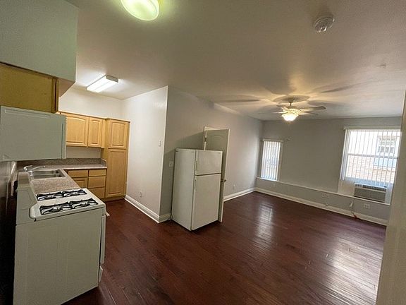 4th image of 701 S Mariposa Ave APT 304