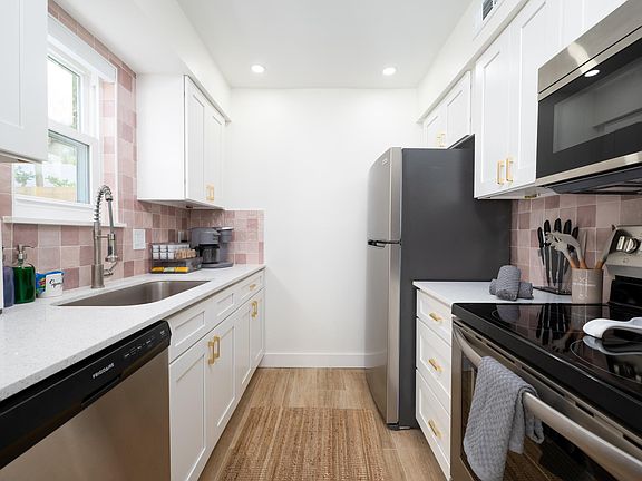 5th image of 405 15th Ave S APT C