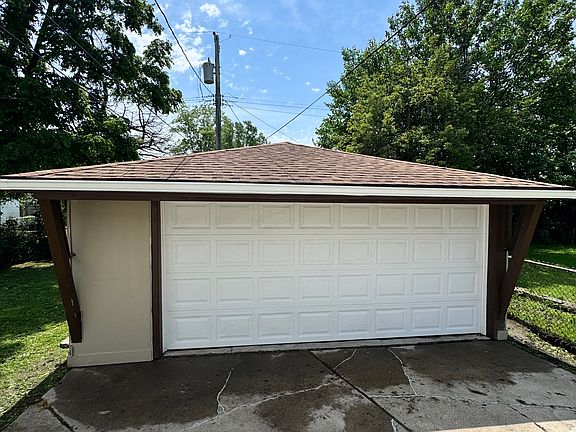 4th image of 8232 Edward Ave