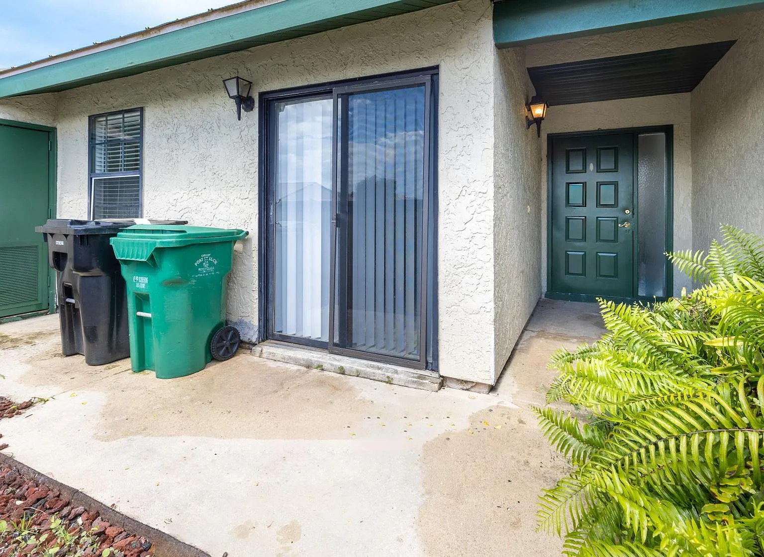 2 bed, 1.0 bath, 908 sqft, $2,100 — Photo 2