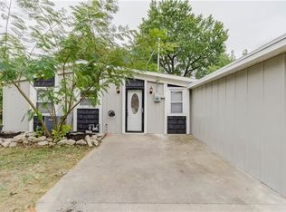 3306 Mark Twain Dr, Saint Joseph, MO 64501