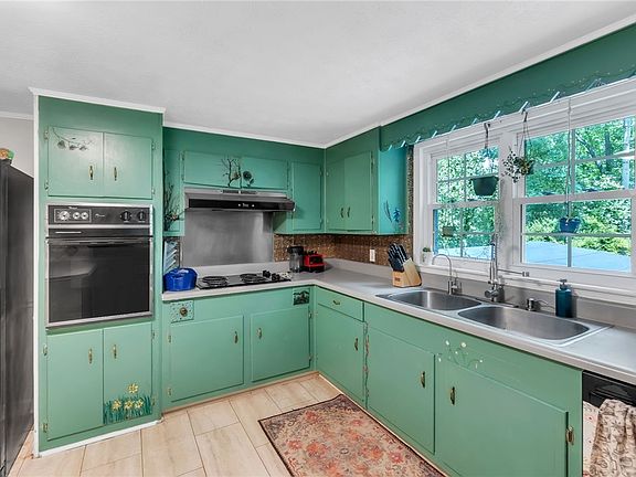 2nd image of 5 Jones Cir