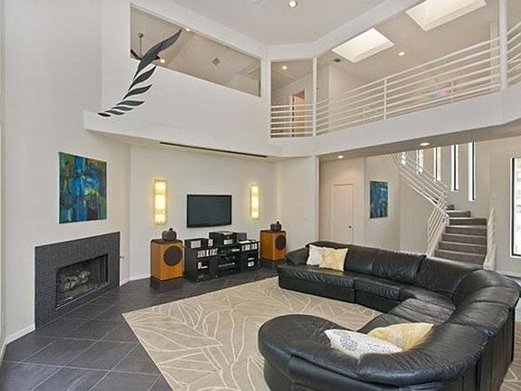 3rd image of 2606 Greenway Dr