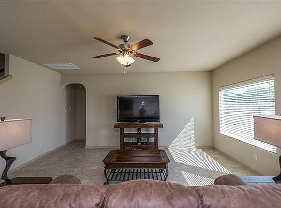 5th image of 913 Iona Dr
