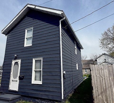3rd image of 117 E 2nd St