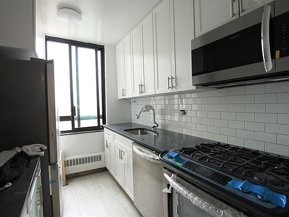 3rd image of 171 E 84th St APT 35D