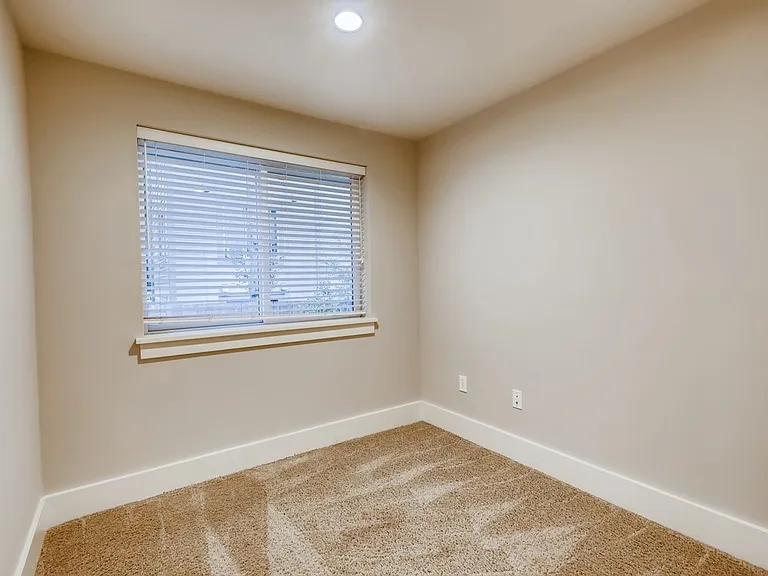 1108 Taylor Ave N #B — Photo 6