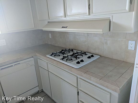 4th image of 394 Whitewater Dr