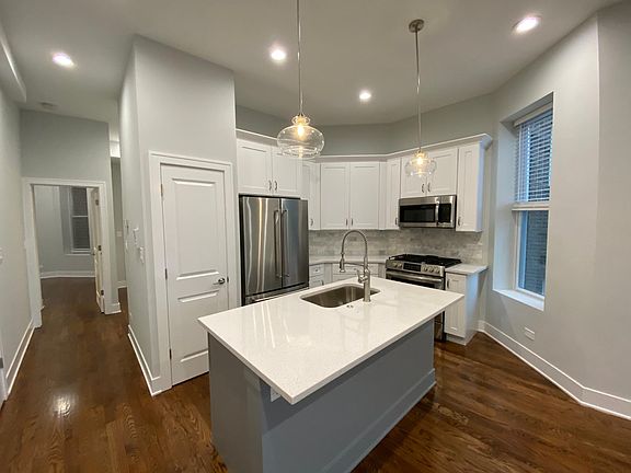 4th image of 749 W Cornelia Ave #3