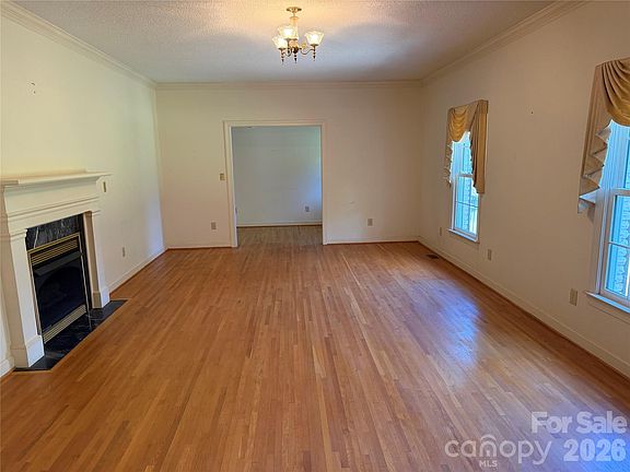 4th image of 128 Temple Ln