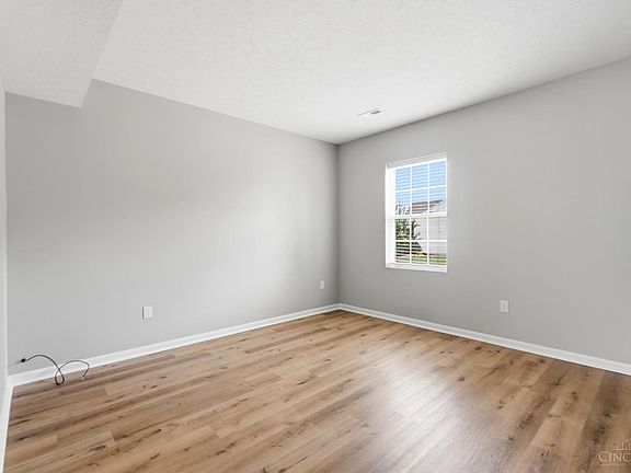 4th image of 692 Hafton Ct