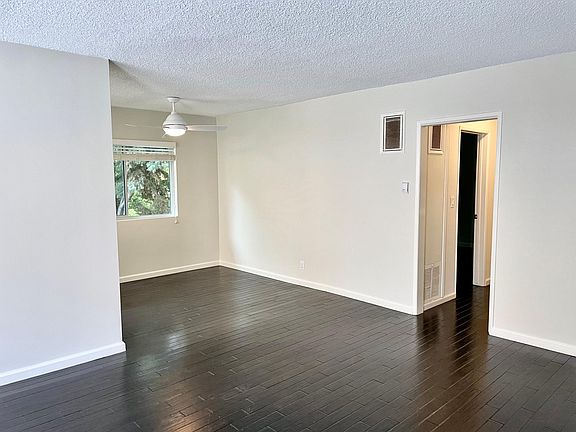 3rd image of 1337 N Gardner St #101