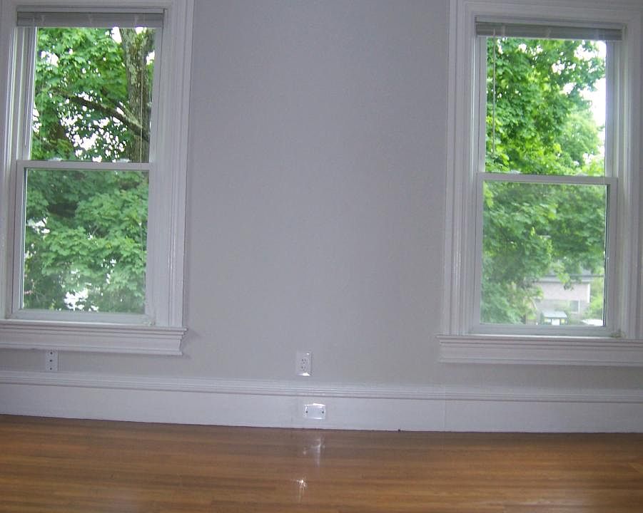 Living Room - measuring approximately 18' x 18'