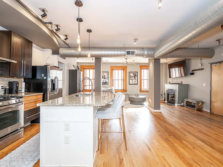1417 Main St #5 — Photo 4
