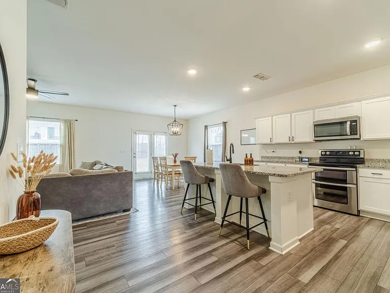 222 Knightsbridge Ln — Photo 4