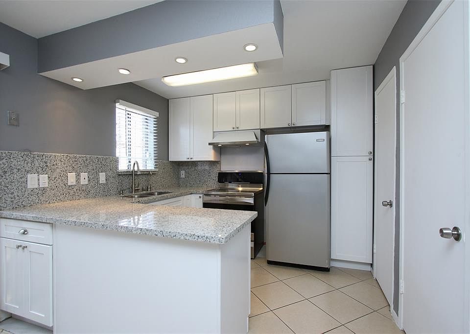 1st image of 2120 Wilcrest Dr APT 111