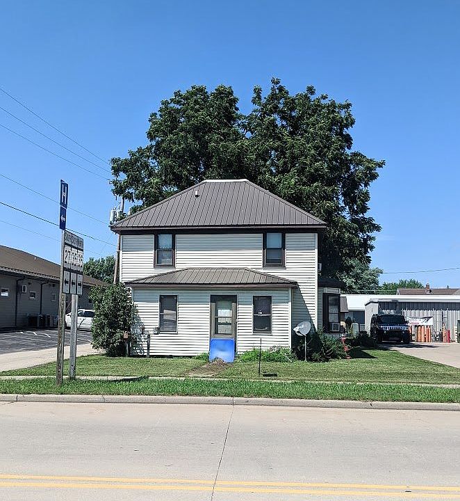 2nd image of 517 E Blackhawk Ave
