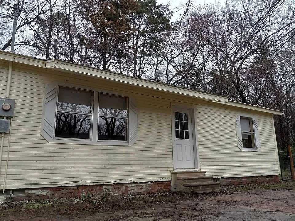 3 bed, 1104 sqft, $1,390 — Photo 2