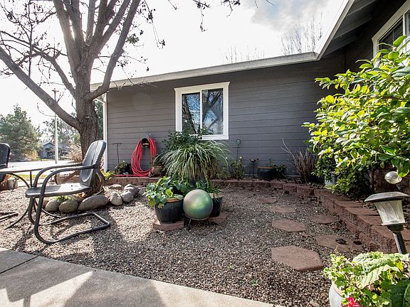 4th image of 25280 Taft St