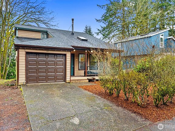 2nd image of 1210 Bay Loop SW