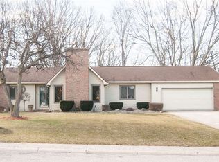 606 Bluffview Dr, Angola, IN 46703