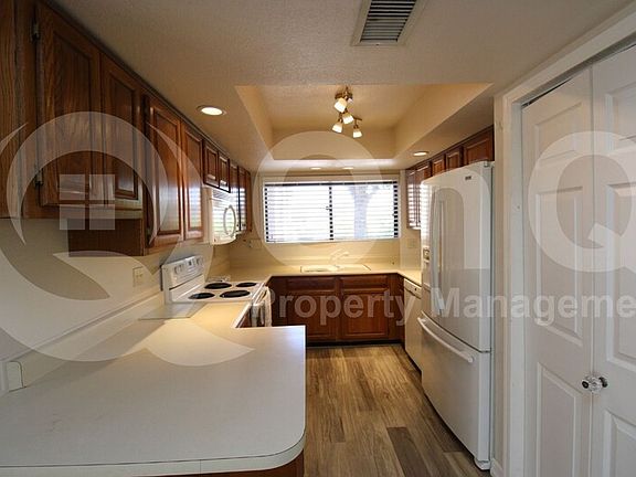 2nd image of 1824 N Barkley