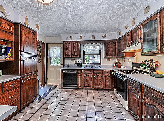 3rd image of 605 E Grand Lake Blvd