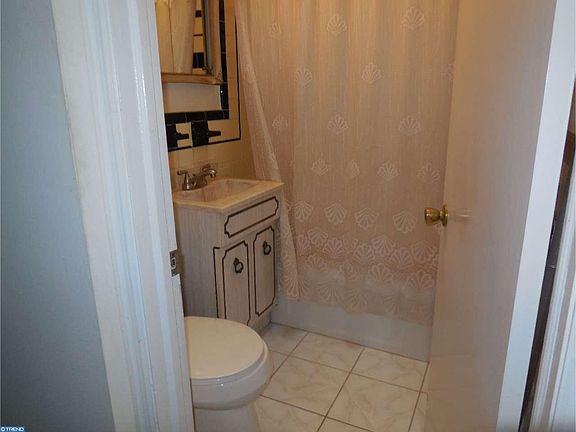 4th image of 2426 Cedar Ln