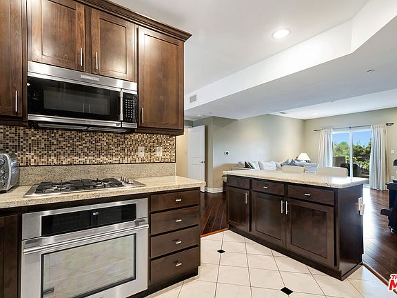3rd image of 4424 Whitsett Ave APT 204