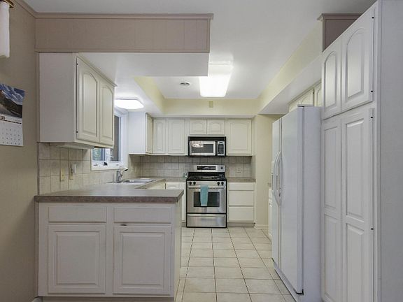 5th image of 11576 Linden Dr NW