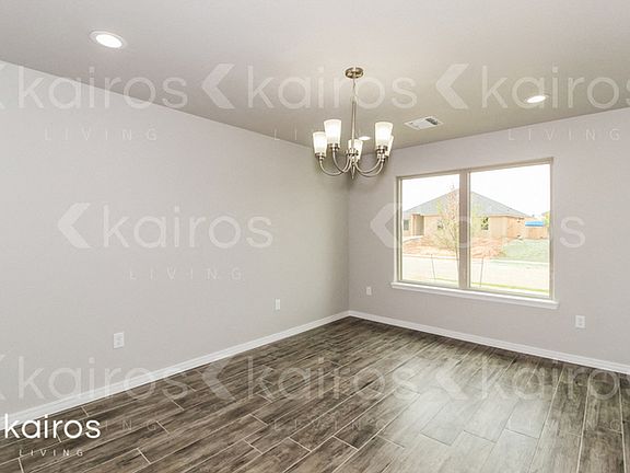 4th image of 2704 Destin Ave