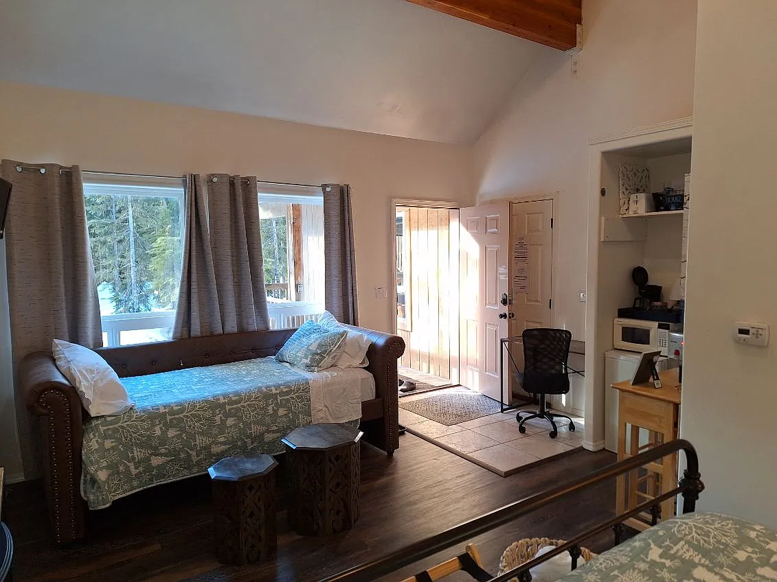 Studio, 400 sqft, $1,390 — Photo 4