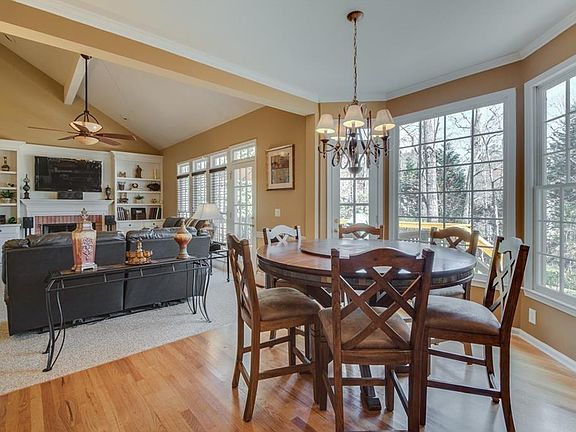 2nd image of 2537 Woodcrest Ct