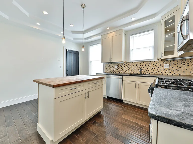 9 Bellflower St #3 — Photo 7