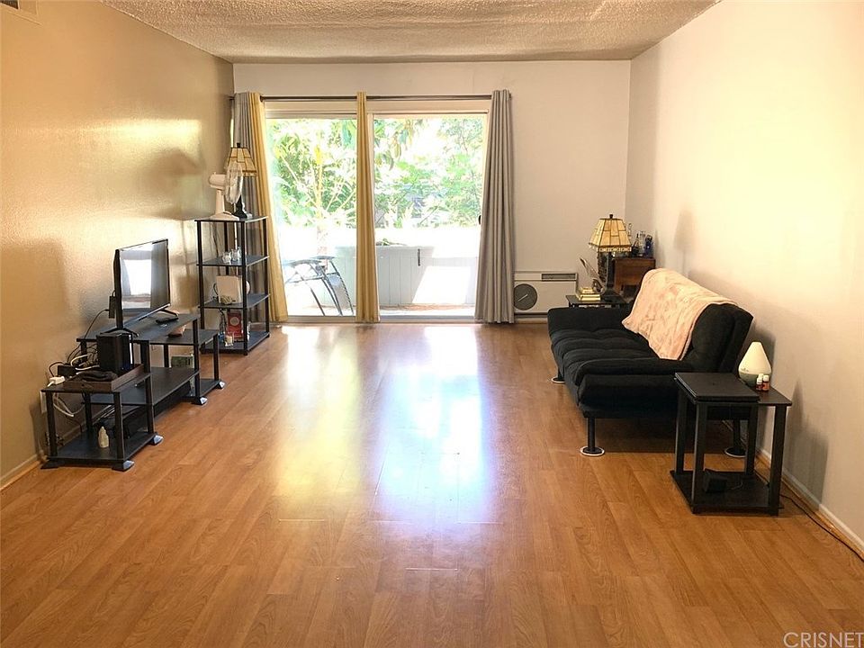 1st image of 18620 Hatteras St Unit 277
