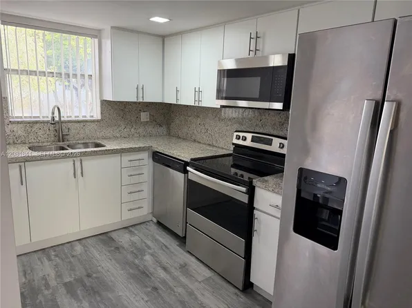 9371 Fontainebleau Blvd APT I225, Miami, FL 33172