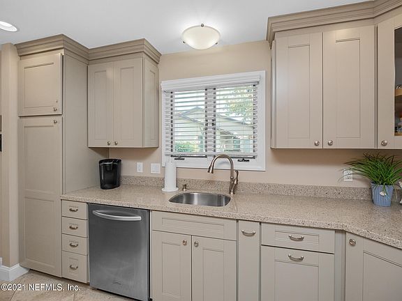 4th image of 530 Quail Pointe Ln