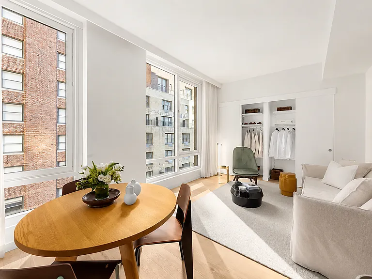 135 E 47th St #4B — Photo 3
