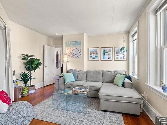 3rd image of 166-168 Franklin St #2